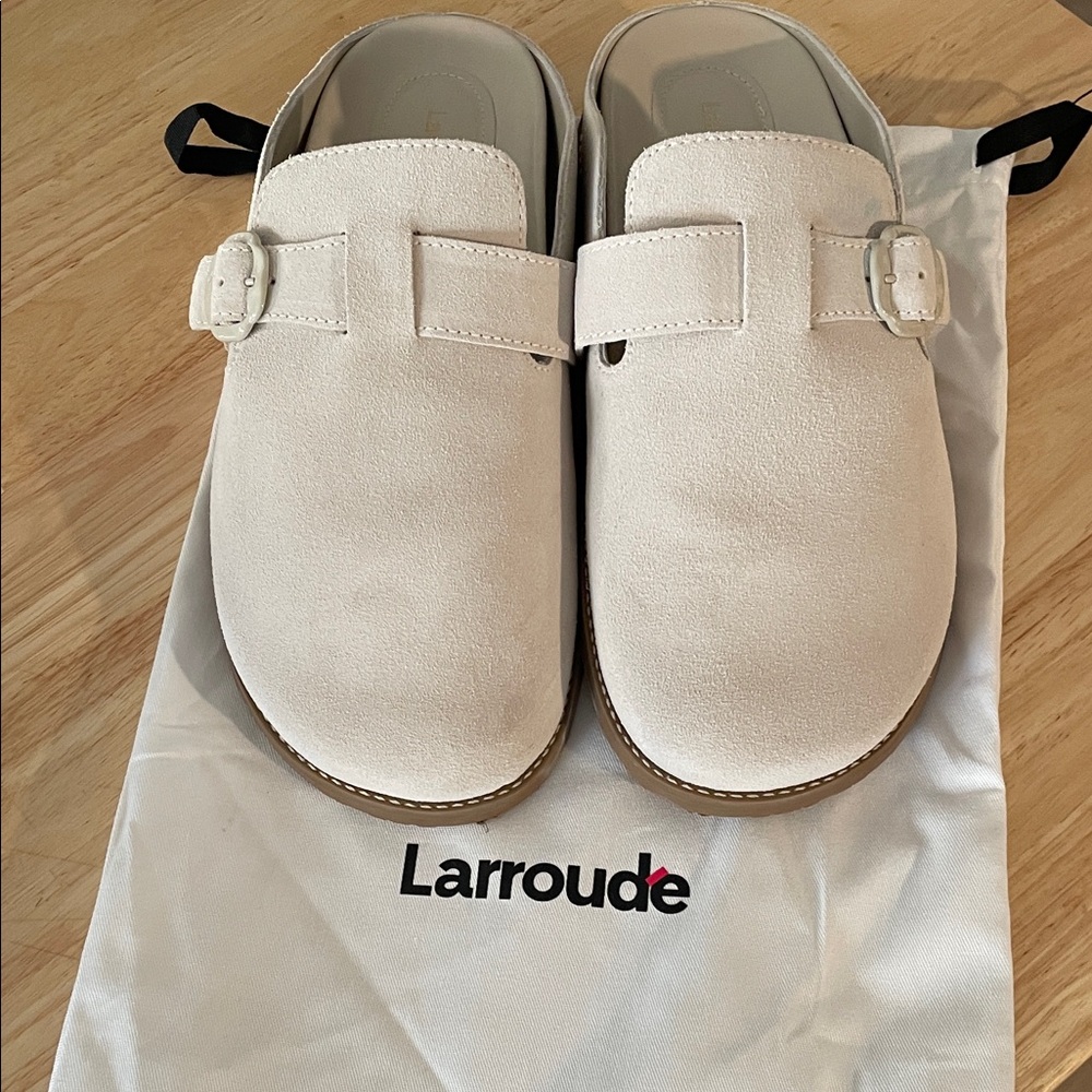 Larroude Beige Suede clogs